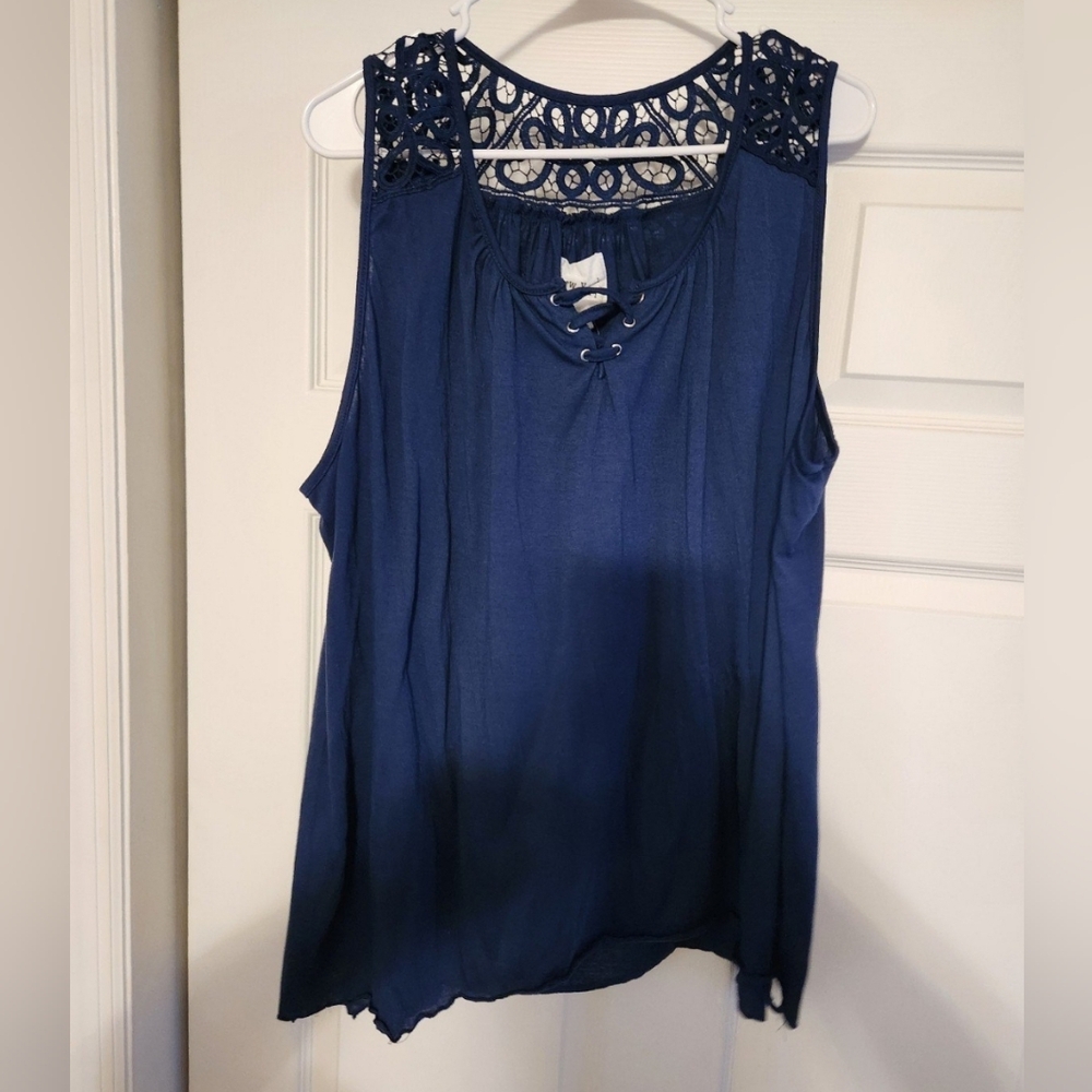 2X top with lace back